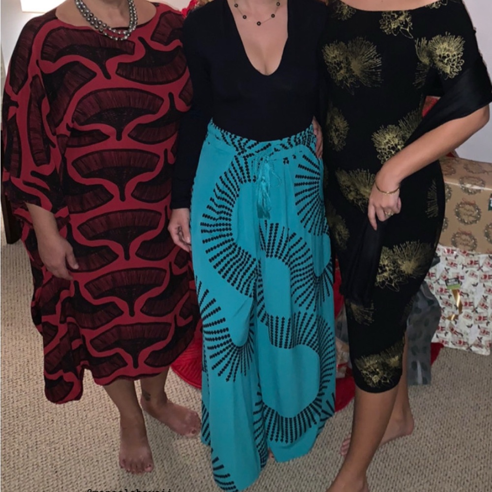 Manaola Red and Black Long Sleeve Dress - Picture 13 of 14